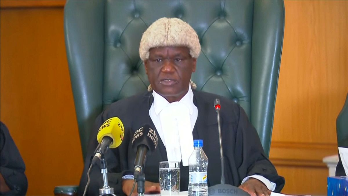 Presidente do Tribunal Constitucional, Luke Malaba, leu a decisão