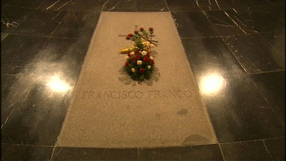 Espanha aprova exumação dos restos mortais de Franco