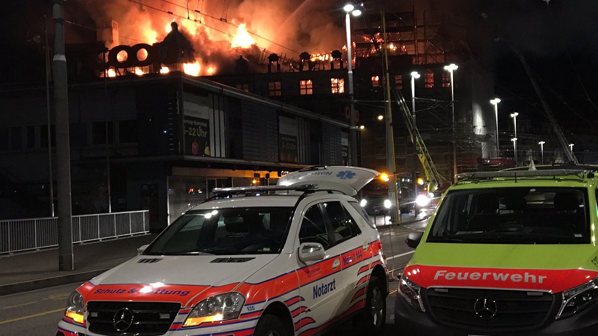 Riesiges Feuer am Bahnhof Zürich: Trümmer fliegen 200 m durch die Luft