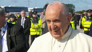 Papst Franziskus in Irland eingetroffen