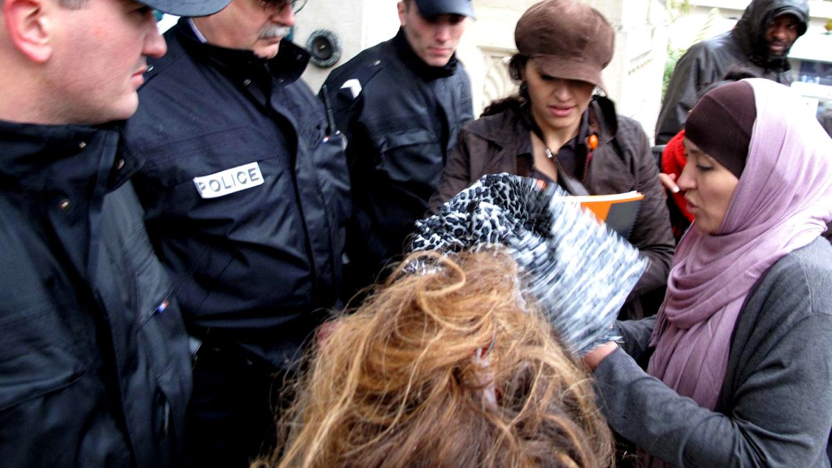 BM'den Fransa'ya başörtüsü cezası: Çalışan kadınların önü açılıyor