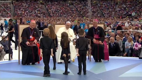 El papa se reúne en Dublín con víctimas de abusos de religiosos irlandeses El papa se reúne en Dublín con víctimas de abusos de religiosos irlandeses