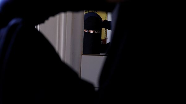 صورة لإمرأة منقبة من أرشيف رويترز صورة لإمرأة منقبة من أرشيف رويترز