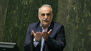 وزیر اقتصاد ایران با رای عدم اعتماد نمایندگان مجلس برکنار شد