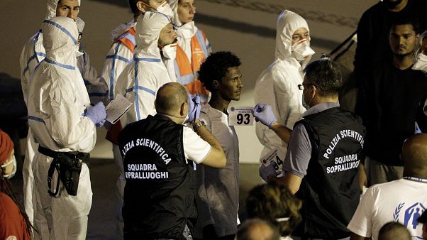 Italy disembarks stranded migrants, Salvini under investigation Italy disembarks stranded migrants, Salvini under investigation