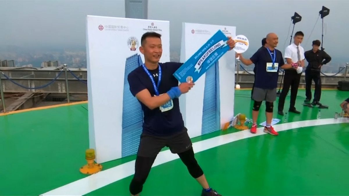 Futóverseny egy kínai felhőkarcolóban
