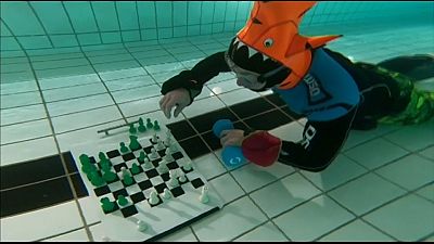Λονδίνο: Σκάκι στο βυθό της πισίνας