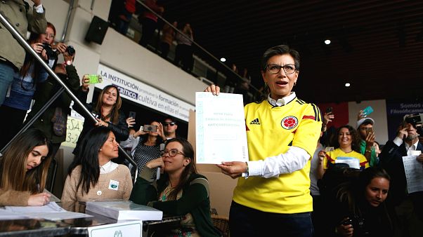 Kolombiya 'Yolsuzluk Karşıtı Referandum' için sandıkta Kolombiya 'Yolsuzluk Karşıtı Referandum' için sandıkta