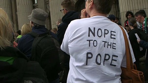 Irlanda despede-se do Papa Francisco com manifestações e críticas Irlanda despede-se do Papa Francisco com manifestações e críticas