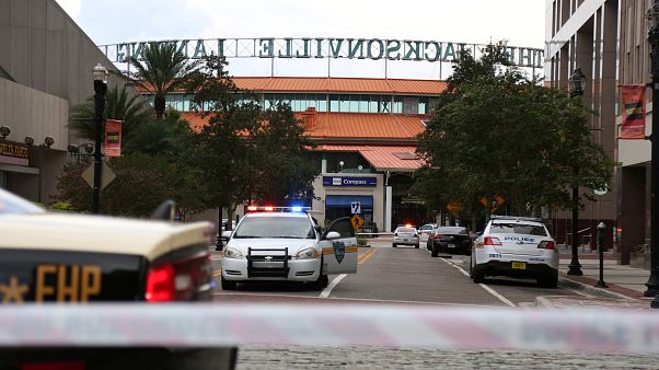 Tiroteio na Florida faz 3 mortos e 11 feridos Tiroteio na Florida faz 3 mortos e 11 feridos