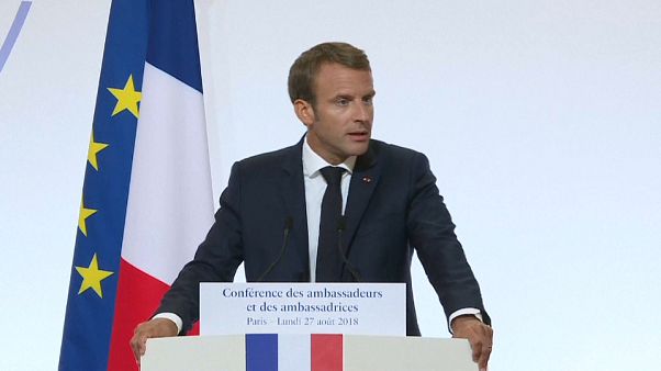 Macron: "Dall'Italia sì all'Europa solo se si parla di fondi strutturali" Macron: "Dall'Italia sì all'Europa solo se si parla di fondi strutturali"