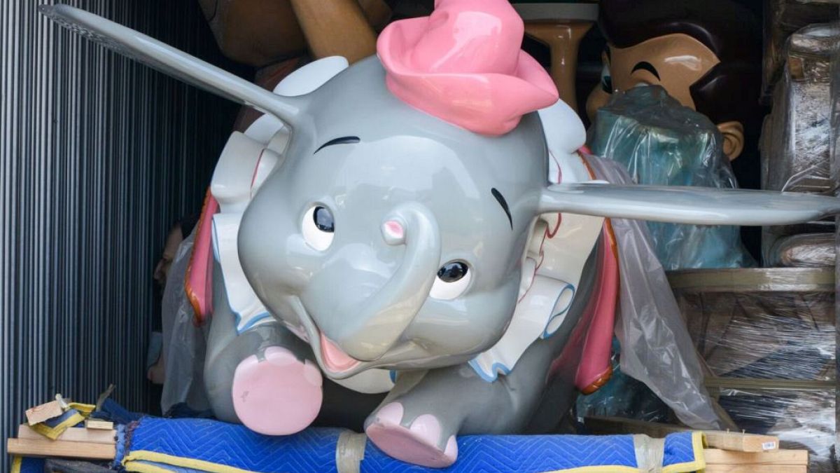 Leilão de objetos da Disneyland arrecada quase 7 milhões de euros