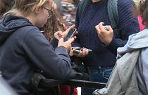 Le téléphone portable banni des cours de récré françaises