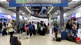 Maduro Venezuela'dan kaçanları geri getirmek için Peru'ya uçak gönderdi