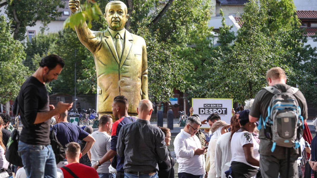 Διχάζει στη Γερμανία ένα άγαλμα του Ερντογάν  
