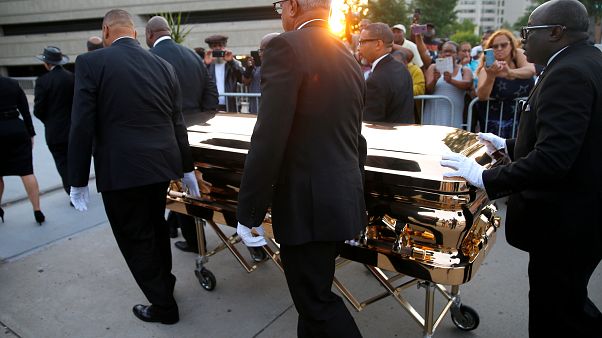 Aretha franklin koporsója érkezik a Charles H. Wright múzeumhoz Aretha franklin koporsója érkezik a Charles H. Wright múzeumhoz