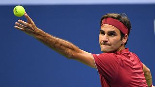 Us Open: Federer passeggia, Djokovic fatica