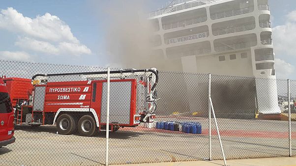 Ολονύχτιο θρίλερ για τους 875 επιβάτες του πλοίου «Ελ. Βενιζέλος» Ολονύχτιο θρίλερ για τους 875 επιβάτες του πλοίου «Ελ. Βενιζέλος»
