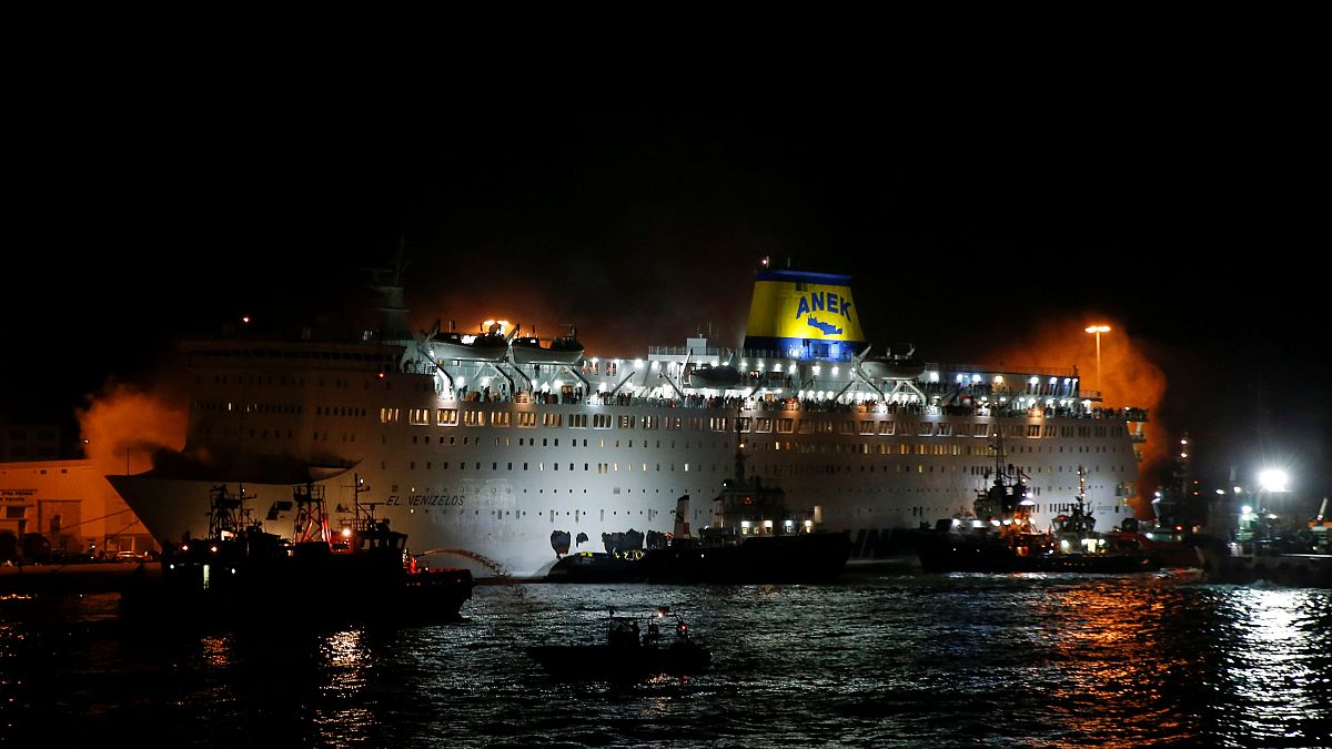 Pánico a bordo de un ferry griego en llamas