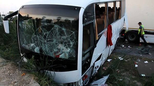 Автобус с российскими туристами попал в ДТП в Турции Автобус с российскими туристами попал в ДТП в Турции