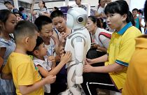  Çin'de anaokulu öğrencilerine hikayeler anlatan eğitimci robot Keeko ders başı yaptı