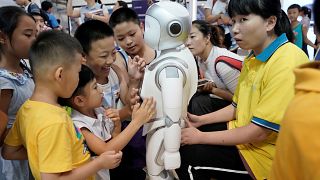  Çin'de anaokulu öğrencilerine hikayeler anlatan eğitimci robot Keeko ders başı yaptı