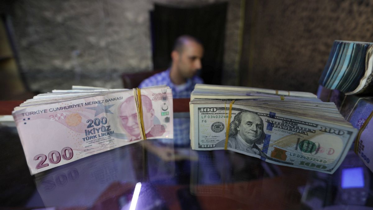 کاهش ارزش لیر ترکیه در مقابل دلار آمریکا