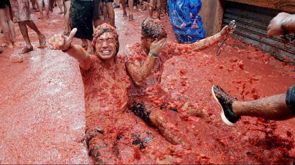 Was steckt hinter der Tomatina, der größten Essensschlacht der Welt? Was steckt hinter der Tomatina, der größten Essensschlacht der Welt?