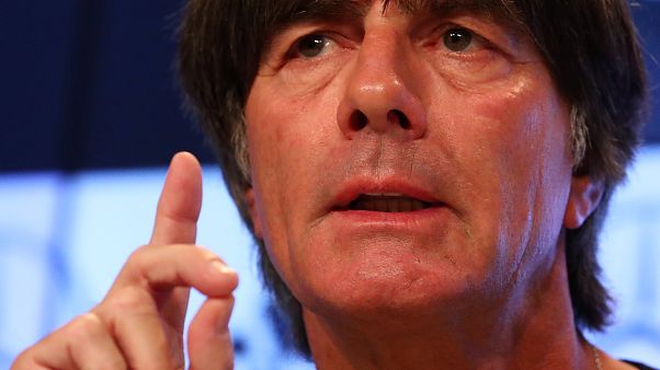 Joachim Low acusa Mezut Ozil de o ter ignorado Joachim Low acusa Mezut Ozil de o ter ignorado