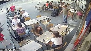 الشرطة الفرنسية تعتقل الشاب الذي صفع فتاة فرنسية في الشارع في تموز الماضي