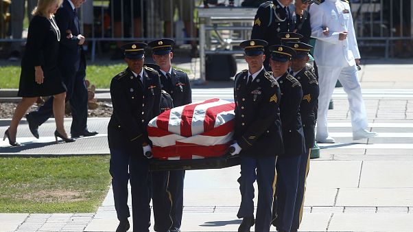 Arizona rinde homenaje a su héroe John McCain Arizona rinde homenaje a su héroe John McCain