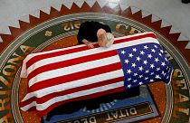 Búcsú John McCaintől -Trumpot nem hívták