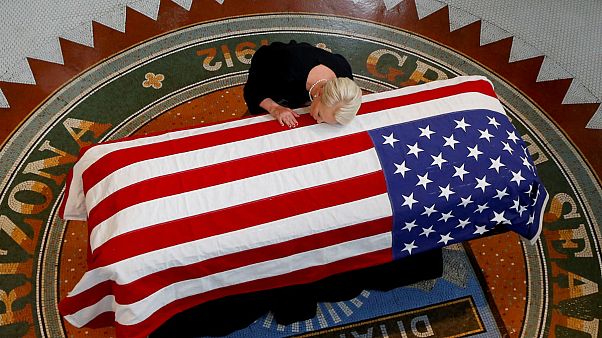 Usa: Arizona, omaggio a Mccain Usa: Arizona, omaggio a Mccain