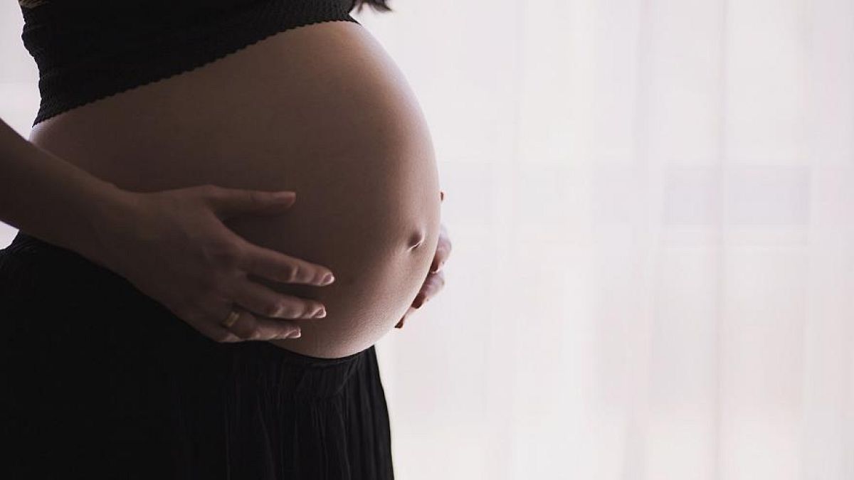 Maternità surrogata, il caso delle famiglie spagnole bloccate in Ucraina in attesa dei documenti 