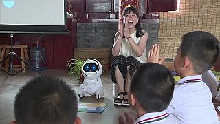 В Китае учителей начали заменять на роботов