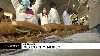 [Vídeo] Una torta mexicana de 70 metros y 865 kilogramos bate todos los récords
