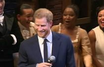 Принц Гарри чуть-чуть спел