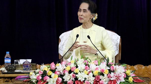 Aung San Suu Kyi sob pressão internacional Aung San Suu Kyi sob pressão internacional