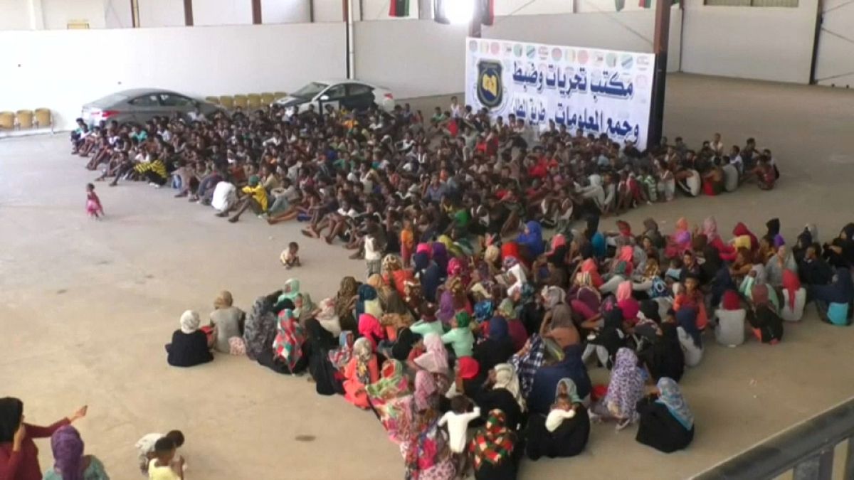 Combates obrigam à transferência de migrantes na Líbia