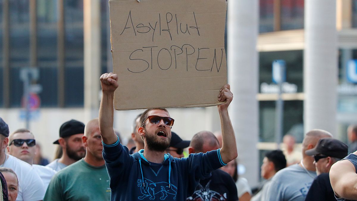 "Chemnitz, wir müssen reden" - Bürgerdialog und 1.000 rechtsextreme Demonstranten