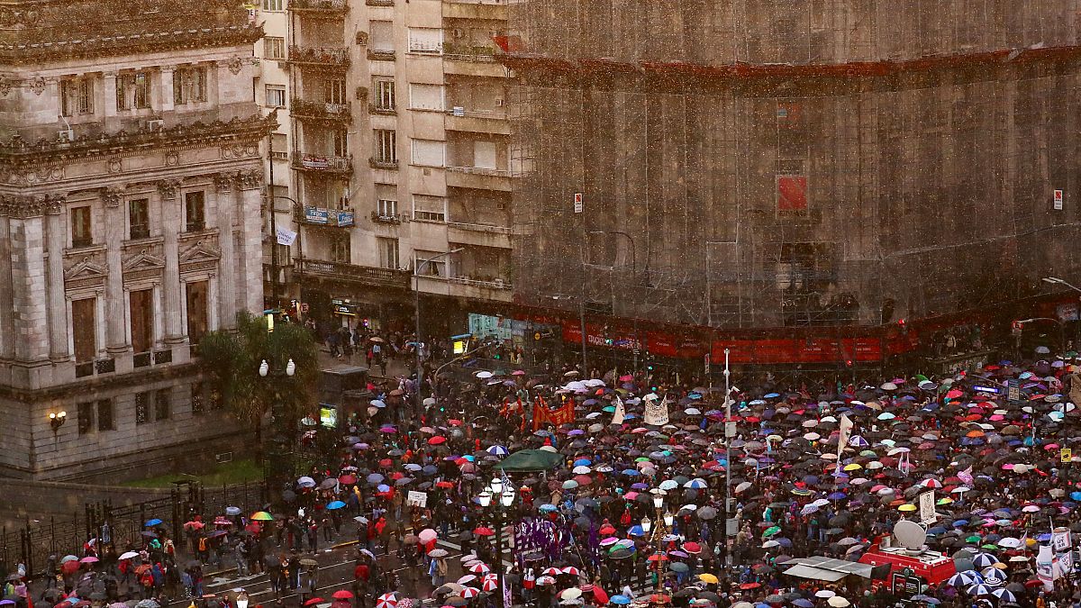 Αργεντινή: Διαδηλώσεις εν μέσω οικονομικής κατάρρευσης