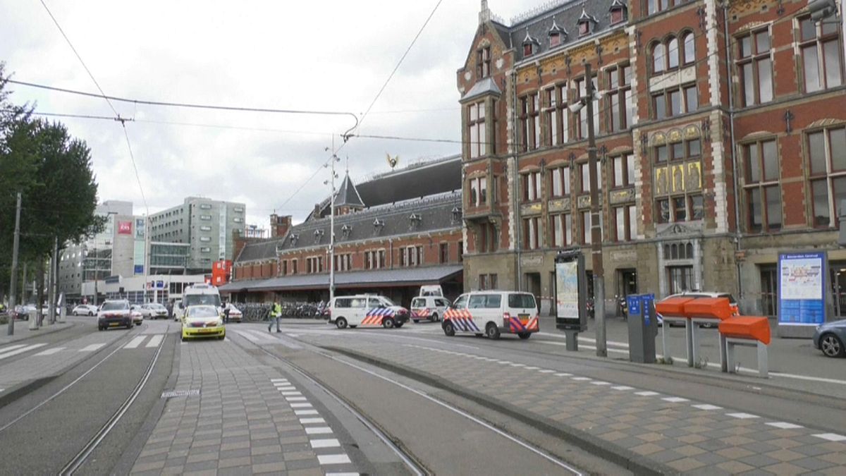 Messerstecherei am Bahnhof von Amsterdam: 3 Verletzte