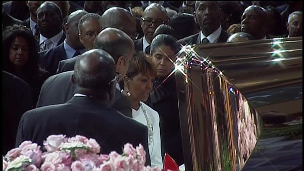 "You make me feel..." - Tausende singen bei Aretha Franklins Trauerfeier "You make me feel..." - Tausende singen bei Aretha Franklins Trauerfeier