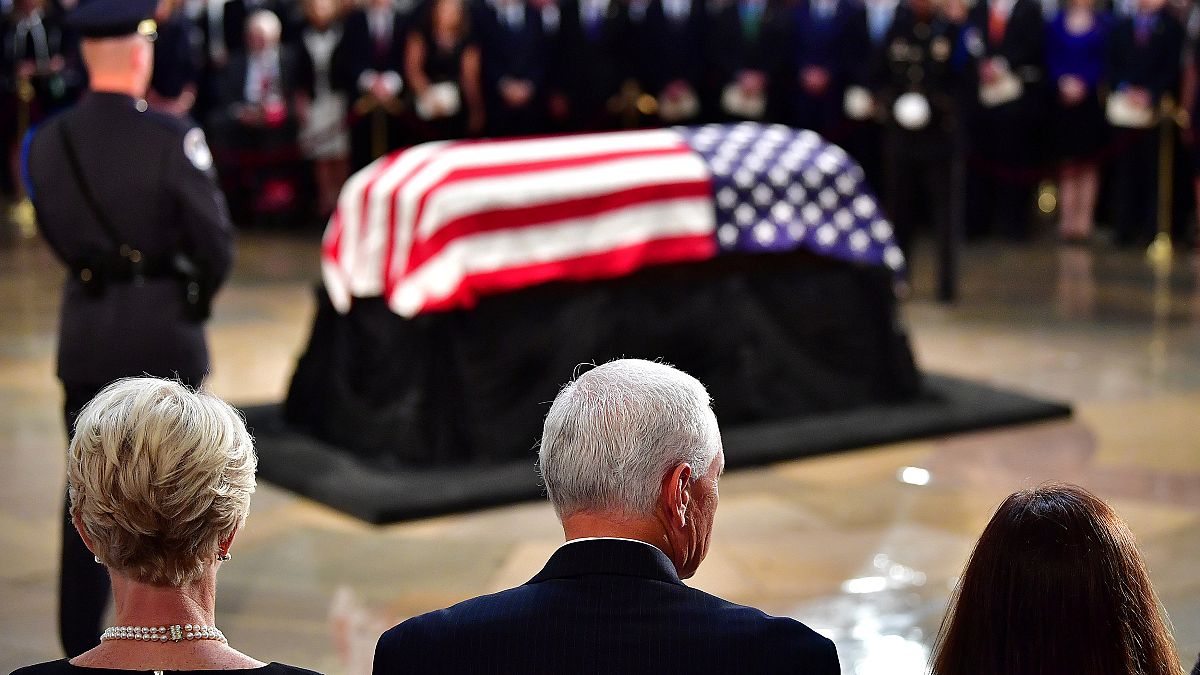A Capitoliumban búcsúztatták John McCaint