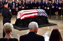 Último adiós en el Capitoliao a McCain sin Donald Trump