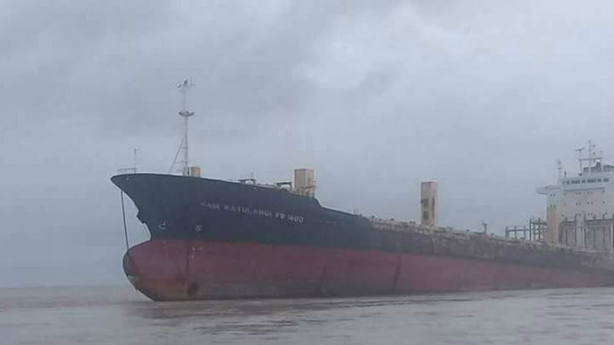 کشتی باربری سرگردان خالی از خدمه در ساحل میانمار 