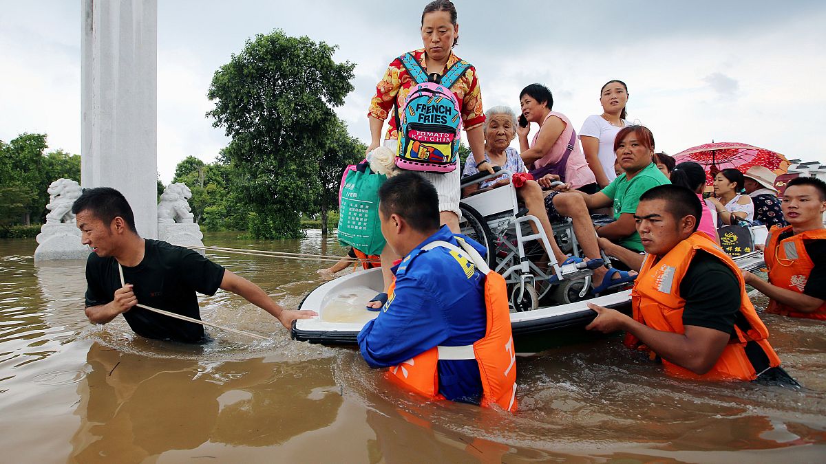 Çin'de aşırı yağışa önlem için 127 bin kişiye tahliye