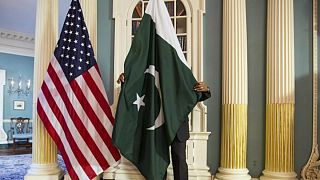 آمریکا؛ قطع کمک ۳۰۰ میلیون دلاری به پاکستان و گسیل فرمانده جدید ناتو به افغانستان