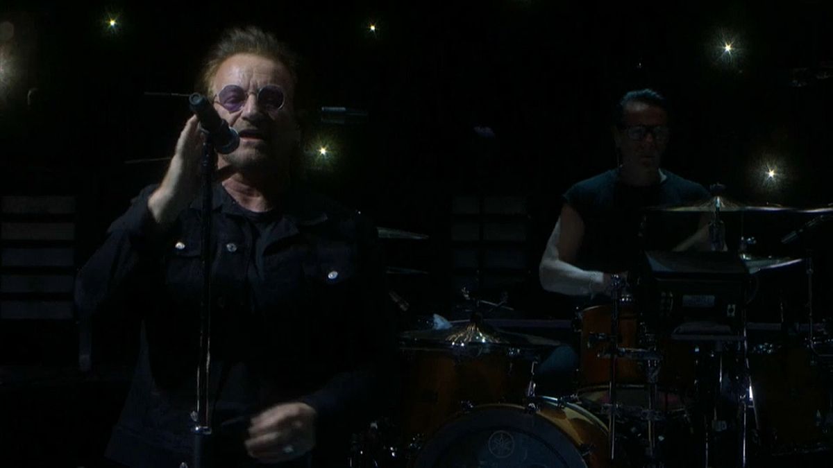Bono se queda sin voz en pleno concierto de U2 en Berlín
