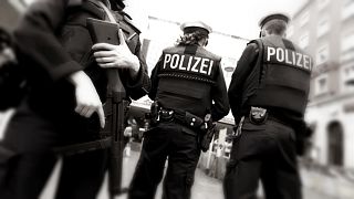 Almanya'da Nazi selamı veren iki polis hakkında soruşturma